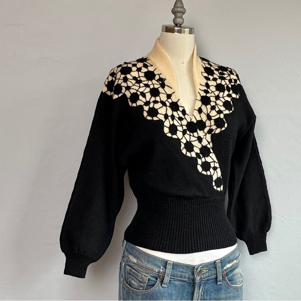 Vinatage 80s Embroidered Wool Sweater / 1980s black patterned dolman